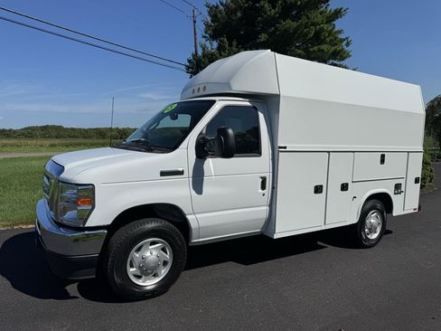 Used 2025 Ford E-350 and Econoline 350 Super Duty w/ Power Equipment Group RWD image 2