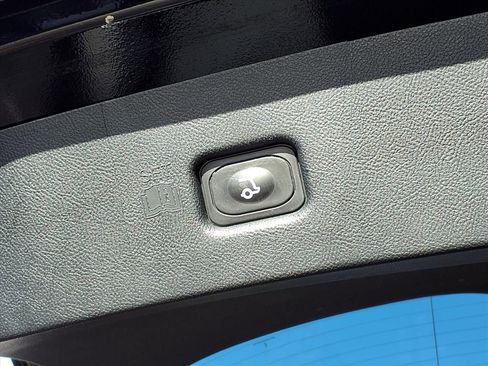 Used 2023 Lincoln Nautilus Reserve image 25