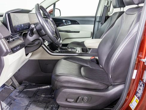 Used 2023 Kia Carnival SX image 22