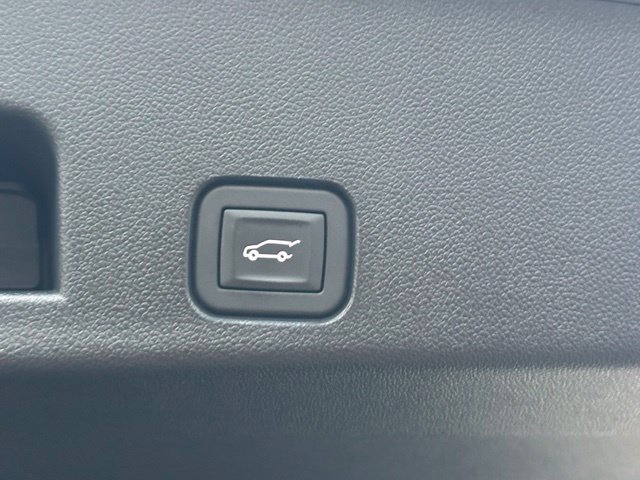 Used 2025 Chevrolet Traverse LT w/ Midnight/Sport Edition FWD image 18