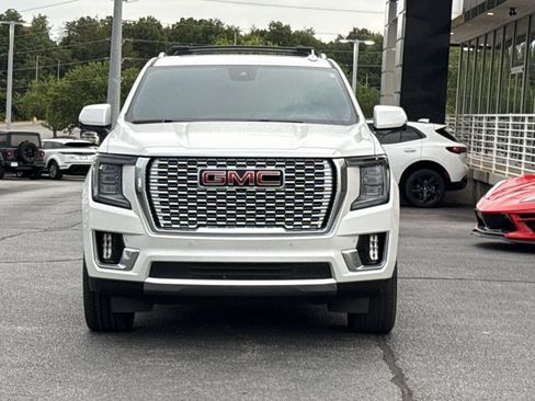 Used 2024 GMC Yukon Denali w/ Advanced Technology Package AWD/4WD image 2