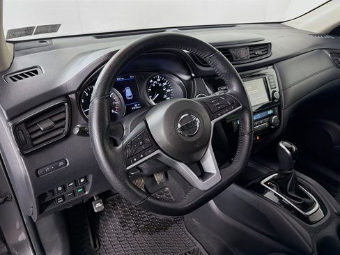 Used 2020 Nissan Rogue SV image 10