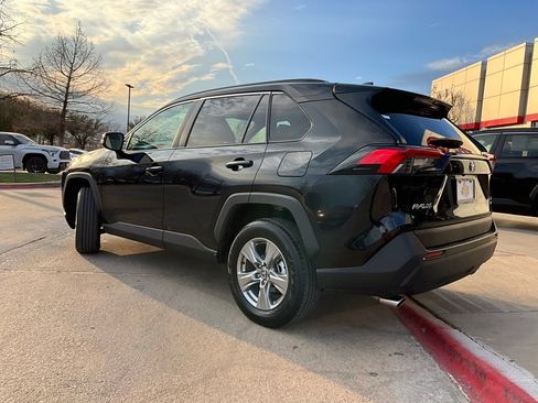Used 2025 Toyota RAV4 XLE image 8
