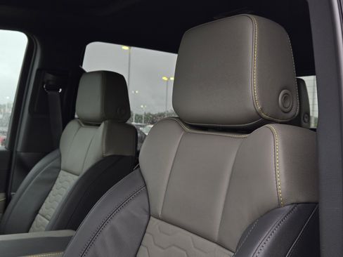 New 2026 Chevrolet Silverado 2500 ZR2 AWD/4WD image 16