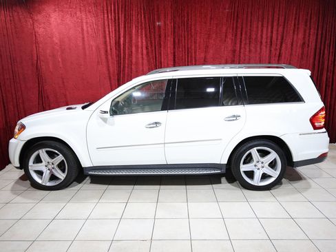 Used 2011 Mercedes-Benz GL 550 4MATIC image 4