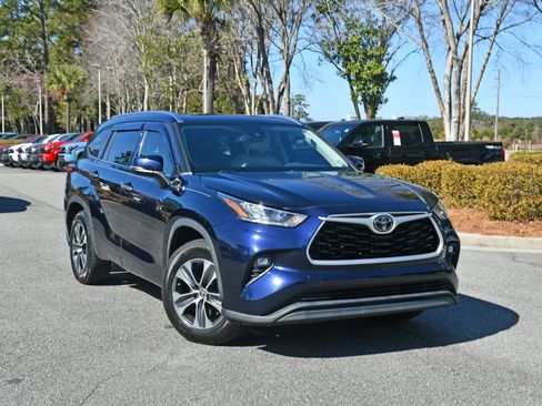 Certified 2020 Toyota Highlander XLE image 6