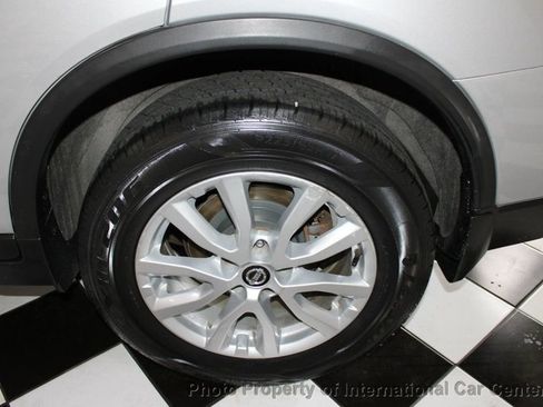 Used 2017 Nissan Rogue SV w/ SV Premium Package image 34