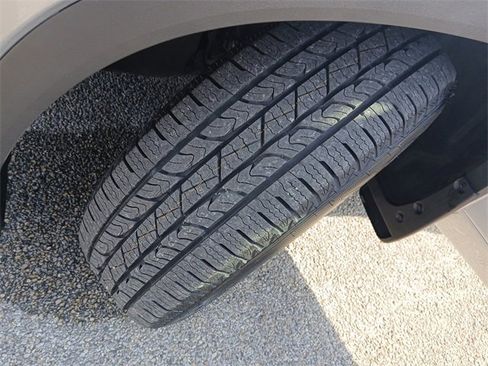 Used 2024 Toyota Highlander LE image 11