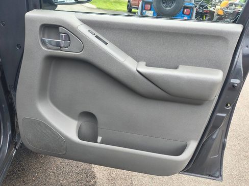 Used 2012 Nissan Frontier SV w/ SV Premium Utility Pkg image 21