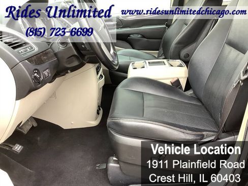 Used 2015 Chrysler Town & Country Touring-L w/ Driver Convenience Group FWD image 13