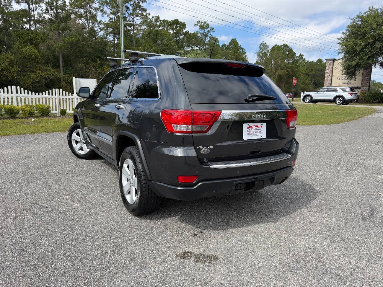 Used 2011 Jeep Grand Cherokee Overland AWD/4WD image 31