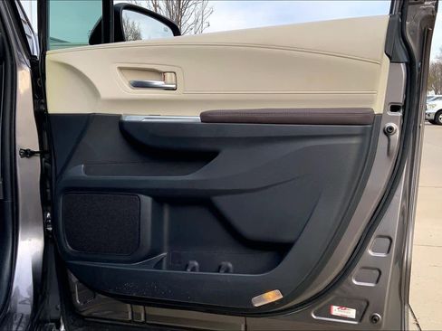 Certified 2021 Toyota Sienna Platinum image 43