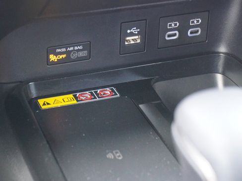 Used 2025 Toyota Camry SE w/ Convenience Package FWD image 24