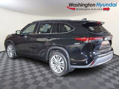 Used 2023 Toyota Highlander Platinum image 4