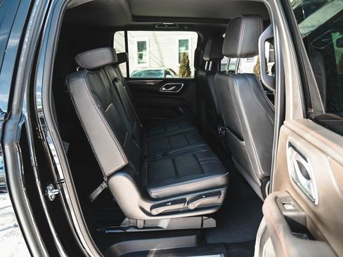 Used 2022 Chevrolet Suburban RST w/ Luxury Package image 33