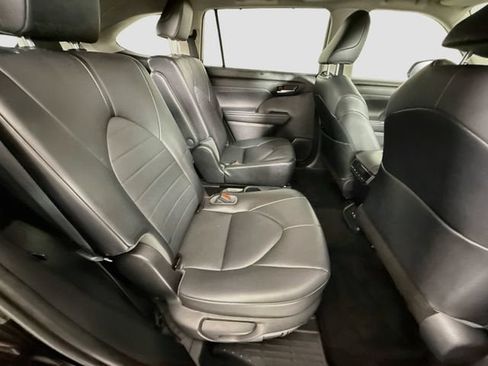 Certified 2021 Toyota Highlander XLE FWD image 31