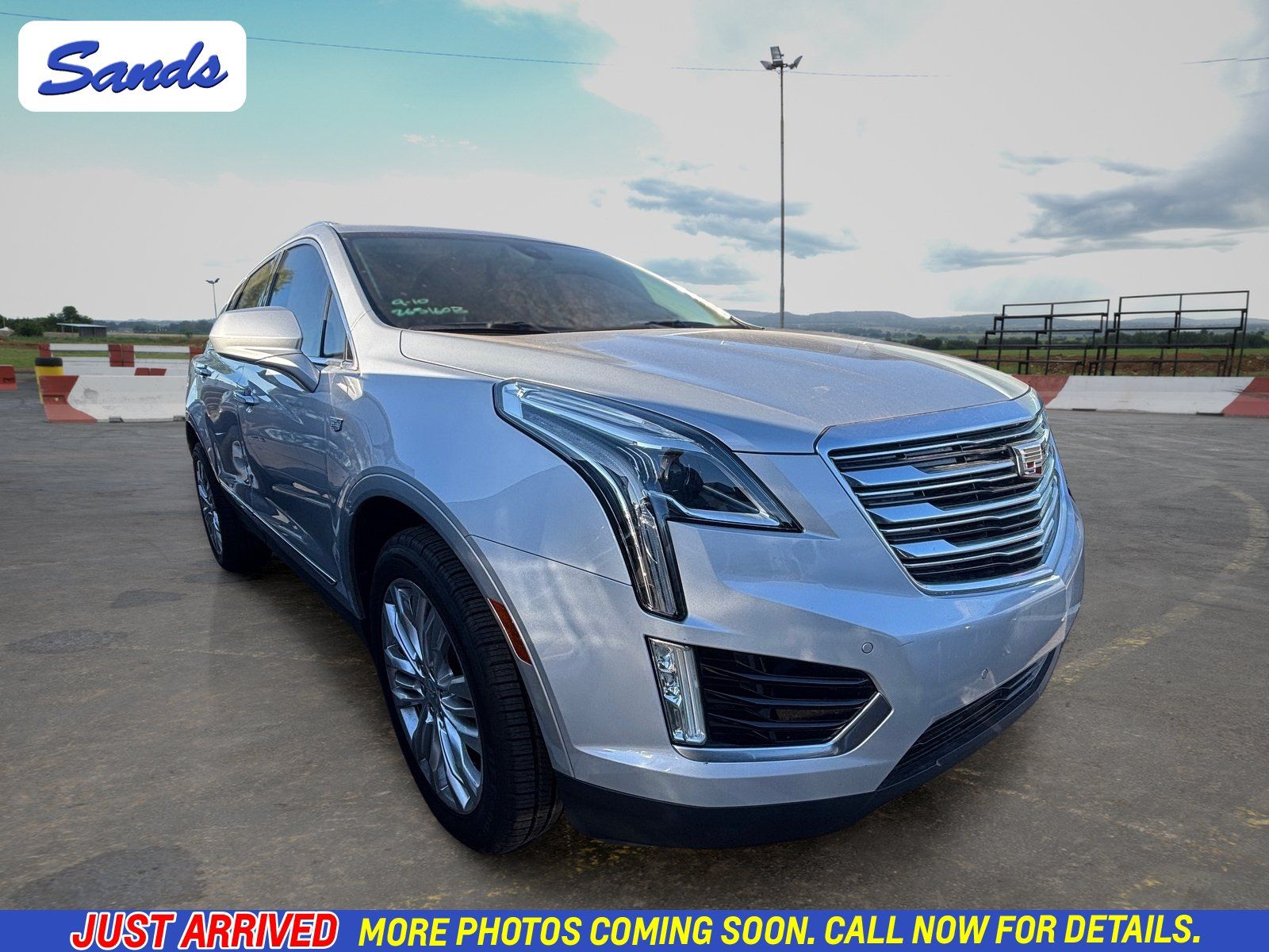 Used 2017 Cadillac XT5 Premium Luxury FWD image 1