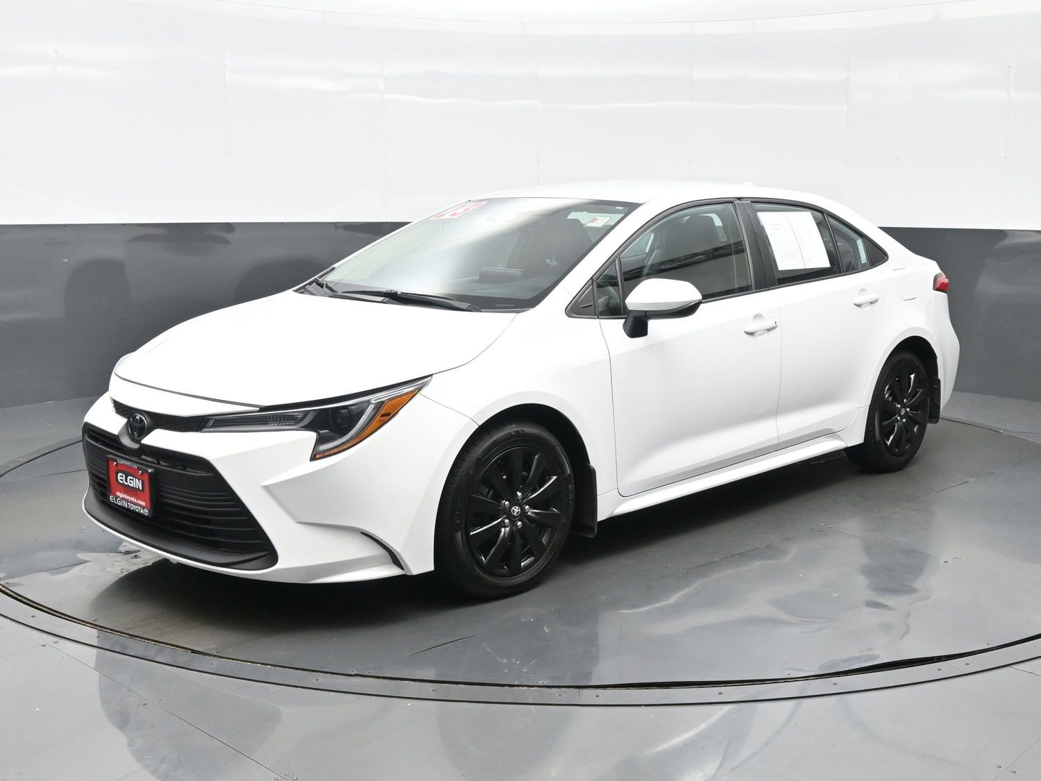 Used 2023 Toyota Corolla LE FWD image 2