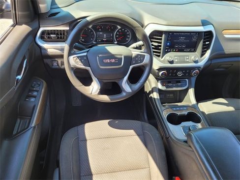 Used 2022 GMC Acadia SLE image 8