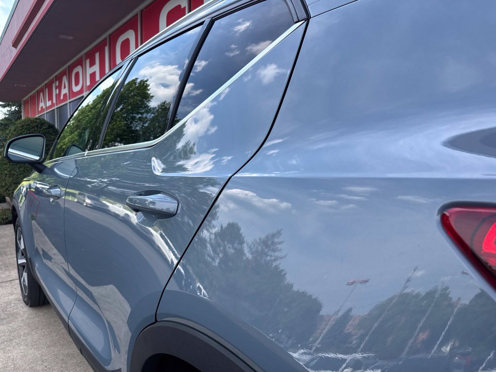 Used 2023 Volvo XC40 B5 Plus AWD/4WD image 13