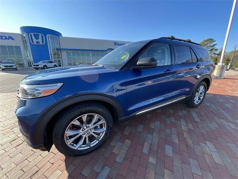 Used 2023 Ford Explorer XLT w/ Equipment Group 202A image 9