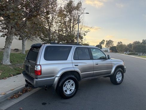 Used 2002 Toyota 4Runner SR5 w/ Upgrade Value Pkg 2 AWD/4WD image 4