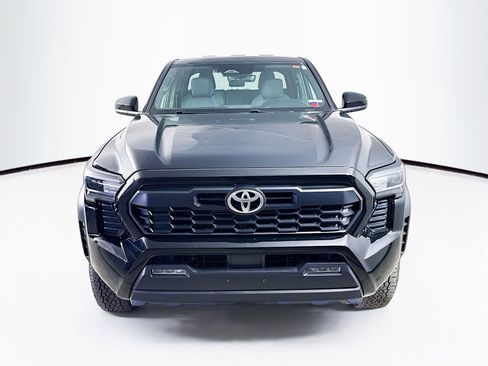 Used 2024 Toyota Tacoma TRD Off-Road image 3
