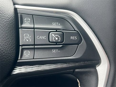 Used 2024 Jeep Grand Cherokee Altitude image 21