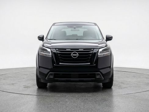 Used 2025 Nissan Pathfinder SV FWD image 2