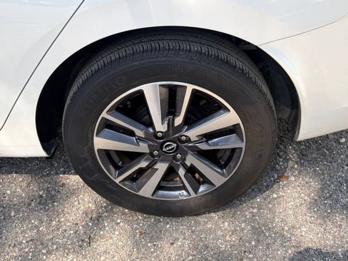 Used 2025 Nissan Versa SV FWD image 28