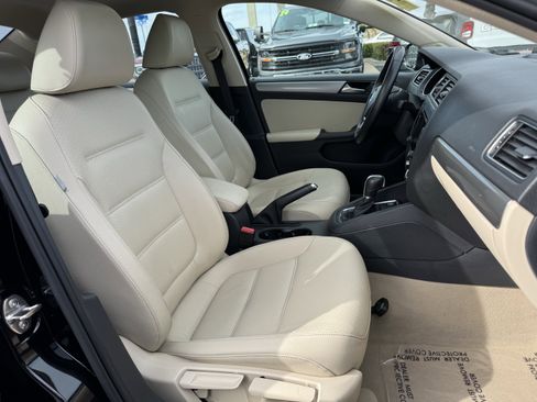 Used 2015 Volkswagen Jetta SE FWD image 35