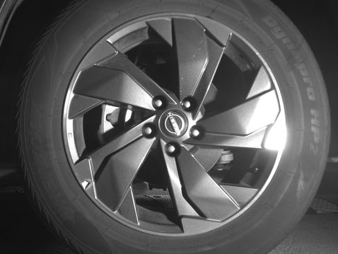 Used 2025 Nissan Rogue SV AWD/4WD image 12