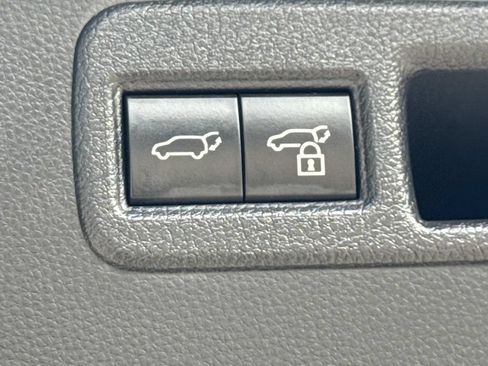 Used 2021 Toyota Venza XLE w/ Softex Package AWD/4WD image 24