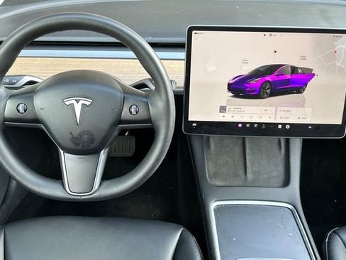 Used 2023 Tesla Model 3 Standard Range image 11