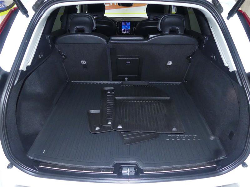 Used 2024 Volvo XC60 B5 Plus w/ Protection Package Premier AWD/4WD image 35