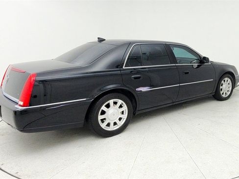 Used 2011 Cadillac DTS image 9
