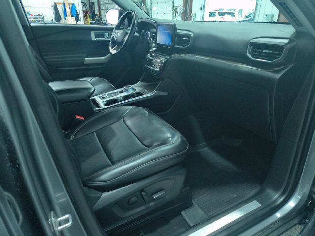 Used 2022 Ford Explorer Limited w/ Equipment Group 301A AWD/4WD image 24