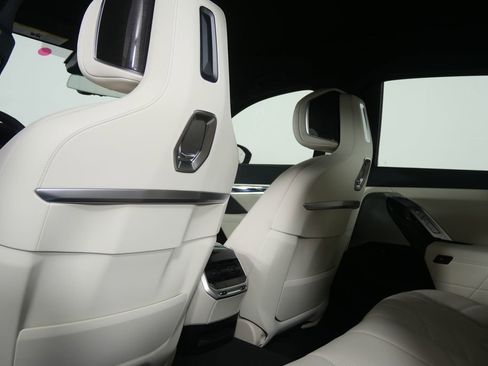 New 2026 BMW 740i xDrive w/ Executive Package image 16