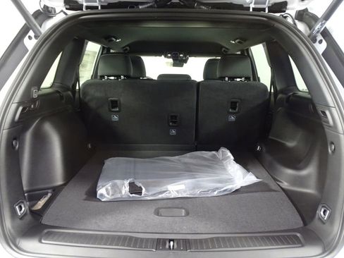 New 2025 Jeep Grand Cherokee Laredo image 10