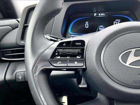 Used 2025 Hyundai Elantra Sport image 18