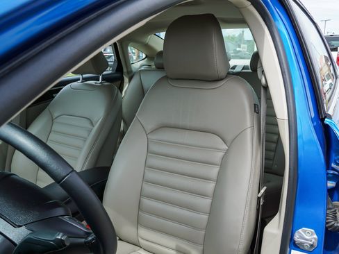 Used 2020 Ford Fusion SEL FWD image 16
