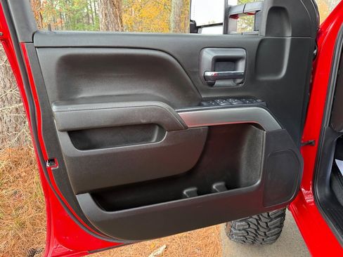 Used 2019 Chevrolet Silverado 1500 LT w/ All Star Edition image 44