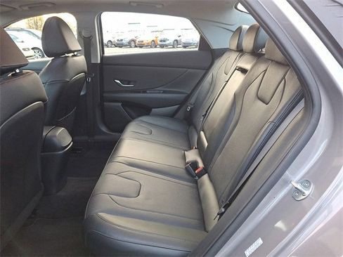 Used 2021 Hyundai Elantra Limited image 10