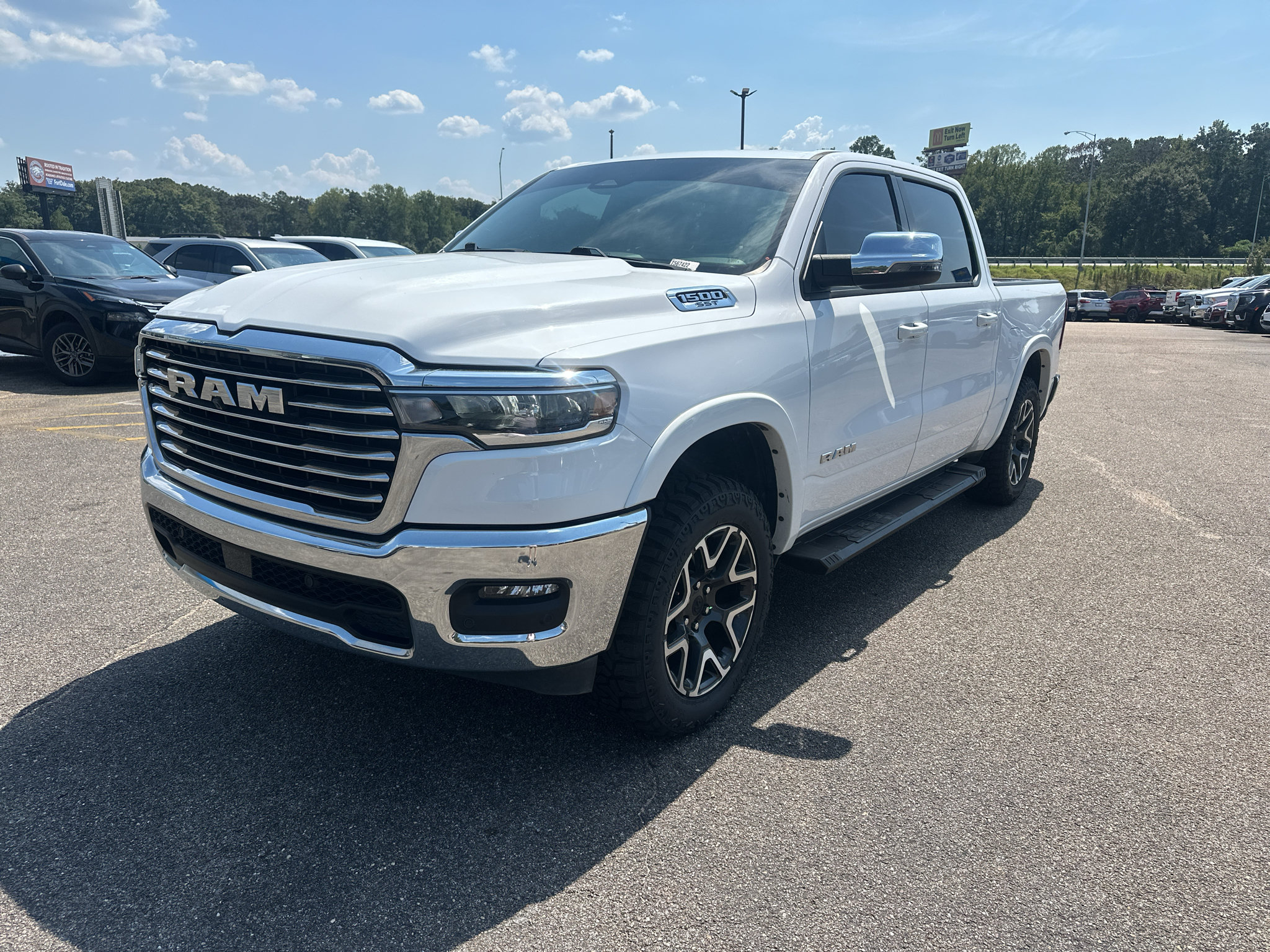 Used 2025 RAM 1500 Laramie AWD/4WD image 1
