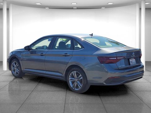 Used 2024 Volkswagen Jetta SE FWD image 4