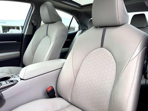 Used 2024 Toyota Camry XSE w/ Navigation Package image 13