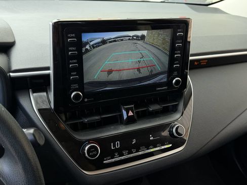 Used 2021 Toyota Corolla LE FWD image 18