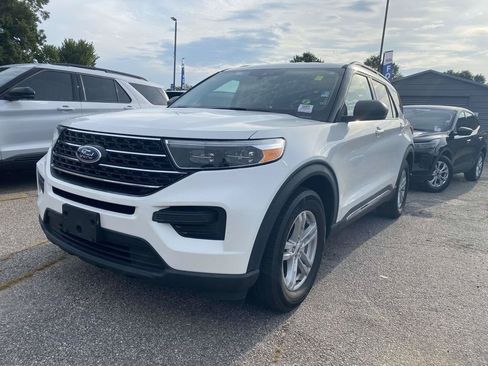 Certified 2024 Ford Explorer XLT RWD image 3