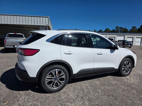 Used 2020 Ford Escape SEL image 3