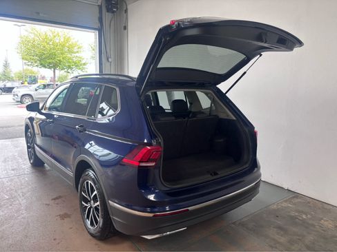 Used 2021 Volkswagen Tiguan SE w/ Panoramic Sunroof Package AWD/4WD image 4